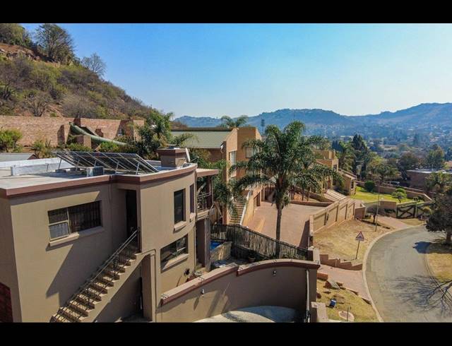 4 BEDROOM TOWNHOUSE FOR SALE IN GLENVISTA